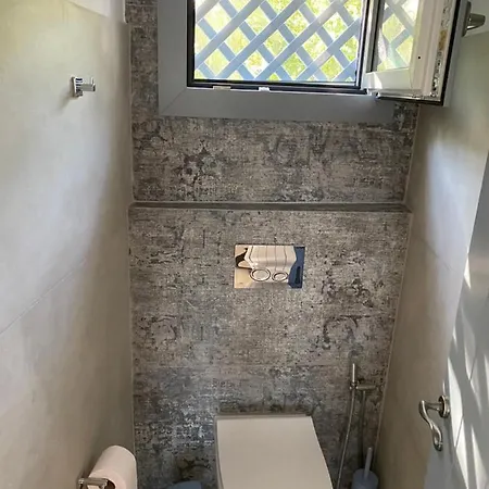 Anax Apartment Pera Gyalos